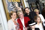 Amsterdam, 17 Juli 2013
Premiere Hans Klok The New Houdini in theater Carrï¿½. 
Met op de foto de moeder van Hans Klok in het midden met rode jasje aan.