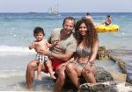 ibiza 14 juli 2013
Najib Amhali met zijn vrouw Niama en zoon Noah op coco beach .
Ze zaten daar met vrienden en familie.
Peter Smulders bv