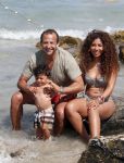 ibiza 14 juli 2013
Najib Amhali met zijn vrouw Niama en zoon Noah op coco beach .
Ze zaten daar met vrienden en familie.
Peter Smulders bv