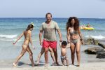 ibiza 14 juli 2013
Najib Amhali met zijn vrouw Niama en zoon Noah op coco beach .
Ze zaten daar met vrienden en familie.
Peter Smulders bv