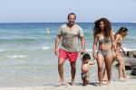 ibiza 14 juli 2013
Najib Amhali met zijn vrouw Niama en zoon Noah op coco beach .
Ze zaten daar met vrienden en familie.
Peter Smulders bv