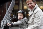 Amsterdam 12 augustus 2013
Patrick Huisman met zijn zoon op vespa scooter.
Peter Smulders bv