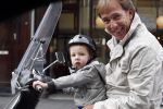 Amsterdam 12 augustus 2013
Patrick Huisman met zijn zoon op vespa scooter.
Peter Smulders bv