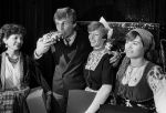 Parijs, September 1983
Uitreiling Gouden Schoen in het Lido
Zilveren Schoen winnaar Peter Houtman, spelend voor Feyenoord
Verder op de foto Bep v Houdt, Henk Koster, Cor Mooy en Soenar Chamid in gesprek met een clochard.
Foto Peter Smulders BV