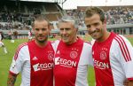 Amsterdam 3 juli 2013
Sjaak Swart 75 jaar . Hij viert dat met een wedstrijd met oud ajax spelers in het Olympisch stadion. Rafael v d Vaart en Wesley Sneijder
Peter Smulders bv