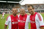 Amsterdam 3 juli 2013
Sjaak Swart 75 jaar . Hij viert dat met een wedstrijd met oud ajax spelers in het Olympisch stadion. Rafael v d Vaart en Wesley Sneijder
Peter Smulders bv