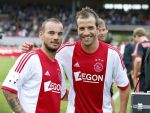 Amsterdam 3 juli 2013
Sjaak Swart 75 jaar . Hij viert dat met een wedstrijd met oud ajax spelers in het Olympisch stadion. Rafael v d Vaart en Wesley Sneijder
Peter Smulders bv