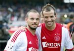 Amsterdam 3 juli 2013
Sjaak Swart 75 jaar . Hij viert dat met een wedstrijd met oud ajax spelers in het Olympisch stadion. Rafael v d Vaart en Wesley Sneijder
Peter Smulders bv