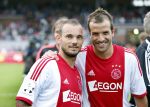 Amsterdam 3 juli 2013
Sjaak Swart 75 jaar . Hij viert dat met een wedstrijd met oud ajax spelers in het Olympisch stadion. Rafael v d Vaart en Wesley Sneijder
Peter Smulders bv