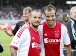 Amsterdam 3 juli 2013
Sjaak Swart 75 jaar . Hij viert dat met een wedstrijd met oud ajax spelers in het Olympisch stadion. Rafael v d Vaart en Wesley Sneijder
Peter Smulders bv