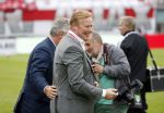 Amsterdam 3 juli 2013
Sjaak Swart 75 jaar . Hij viert dat met een wedstrijd met oud ajax spelers in het Olympisch stadion. Ronald Koeman en Guus Hiddink
Peter Smulders bv