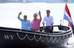 Loosdrecht 22 juli 2013
Ronnie Tober en Jan Jochems op boot varen op de vecht.
Peter Smulders bv