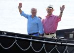 Loosdrecht 22 juli 2013
Ronnie Tober en Jan Jochems op boot varen op de vecht.
Peter Smulders bv