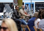 Amsterdam 2 juli 2013
Roue Verveer met zijn vrouw / partner op de scooter in Amsterdam zuid.
Peter Smulders bv