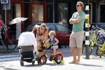 Amsterdam 22 juli 2013
Rutger Castricum met vrouw en kinderen op de pc hooftstraat.
Peter Smulders bv