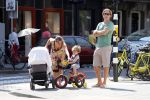 Amsterdam 22 juli 2013
Rutger Castricum met vrouw en kinderen op de pc hooftstraat.
Peter Smulders bv