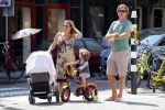 Amsterdam 22 juli 2013
Rutger Castricum met vrouw en kinderen op de pc hooftstraat.
Peter Smulders bv