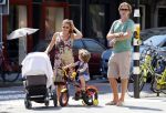 Amsterdam 22 juli 2013
Rutger Castricum met vrouw en kinderen op de pc hooftstraat.
Peter Smulders bv