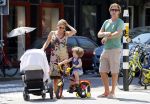 Amsterdam 22 juli 2013
Rutger Castricum met vrouw en kinderen op de pc hooftstraat.
Peter Smulders bv