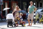 Amsterdam 22 juli 2013
Rutger Castricum met vrouw en kinderen op de pc hooftstraat.
Peter Smulders bv