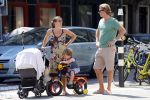 Amsterdam 22 juli 2013
Rutger Castricum met vrouw en kinderen op de pc hooftstraat.
Peter Smulders bv
