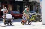Amsterdam 22 juli 2013
Rutger Castricum met vrouw en kinderen op de pc hooftstraat.
Peter Smulders bv
