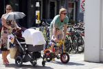 Amsterdam 22 juli 2013
Rutger Castricum met vrouw en kinderen op de pc hooftstraat.
Peter Smulders bv
