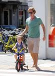 Amsterdam 22 juli 2013
Rutger Castricum met vrouw en kinderen op de pc hooftstraat.
Peter Smulders bv