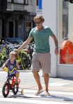 Amsterdam 22 juli 2013
Rutger Castricum met vrouw en kinderen op de pc hooftstraat.
Peter Smulders bv