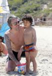 ibiza 15 juli 2013
Ruud en Aafke de wild met hun kinderen Toy Travis Johnny en Teddy op coco beach.
Peter Smulders bv