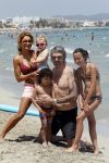 ibiza 15 juli 2013
Ruud en Aafke de wild met hun kinderen Toy Travis Johnny en Teddy op coco beach.
Peter Smulders bv