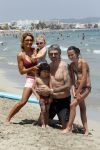 ibiza 15 juli 2013
Ruud en Aafke de wild met hun kinderen Toy Travis Johnny en Teddy op coco beach.
Peter Smulders bv