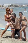 ibiza 15 juli 2013
Ruud en Aafke de wild met hun kinderen Toy Travis Johnny en Teddy op coco beach.
Peter Smulders bv