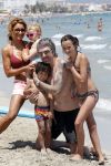 ibiza 15 juli 2013
Ruud en Aafke de wild met hun kinderen Toy Travis Johnny en Teddy op coco beach.
Peter Smulders bv
