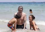 ibiza 15 juli 2013
Ruud en Aafke de wild met hun kinderen Toy Travis Johnny en Teddy op coco beach.
Peter Smulders bv