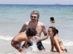 ibiza 15 juli 2013
Ruud en Aafke de wild met hun kinderen Toy Travis Johnny en Teddy op coco beach.
Peter Smulders bv