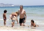 ibiza 15 juli 2013
Ruud en Aafke de wild met hun kinderen Toy Travis Johnny en Teddy op coco beach.
Peter Smulders bv