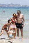 ibiza 15 juli 2013
Ruud en Aafke de wild met hun kinderen Toy Travis Johnny en Teddy op coco beach.
Peter Smulders bv
