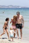ibiza 15 juli 2013
Ruud en Aafke de wild met hun kinderen Toy Travis Johnny en Teddy op coco beach.
Peter Smulders bv