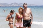 ibiza 15 juli 2013
Ruud en Aafke de wild met hun kinderen Toy Travis Johnny en Teddy op coco beach.
Peter Smulders bv