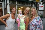 Scheveningen, 27 Juli 2013
Samantha v d (Plas Barbie) bij haar kapper
Foto Peter Smulders BV