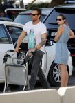 Ibiza 13 juli 2013
Ellemieke Vermolen en Sergio Herman op het vliegveld met hun 2 zoons en een zoon en dochter van Sergio uit een eerdere relatie.
Peter Smulders bv
