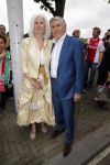 Amsterdam 3 juli 2013
Sjaak Swart 75 jaar . Hij viert dat met een wedstrijd met oud ajax spelers in het Olympisch stadion. Sjaak met zijn vrouw
Peter Smulders bv