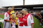 Amsterdam 3 juli 2013
Sjaak Swart 75 jaar . Hij viert dat met een wedstrijd met oud ajax spelers in het Olympisch stadion.
Peter Smulders bv