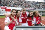 Amsterdam 3 juli 2013
Sjaak Swart 75 jaar . Hij viert dat met een wedstrijd met oud ajax spelers in het Olympisch stadion. Sjaak Swart met zijn kleinkinderen
Peter Smulders bv