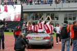 Amsterdam 3 juli 2013
Sjaak Swart 75 jaar . Hij viert dat met een wedstrijd met oud ajax spelers in het Olympisch stadion. Sjaak Swart met zijn kleinkinderen
Peter Smulders bv