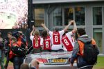 Amsterdam 3 juli 2013
Sjaak Swart 75 jaar . Hij viert dat met een wedstrijd met oud ajax spelers in het Olympisch stadion. Sjaak Swart met zijn kleinkinderen
Peter Smulders bv