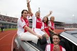Amsterdam 3 juli 2013
Sjaak Swart 75 jaar . Hij viert dat met een wedstrijd met oud ajax spelers in het Olympisch stadion. Sjaak Swart met zijn kleinkinderen
Peter Smulders bv