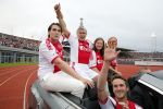Amsterdam 3 juli 2013
Sjaak Swart 75 jaar . Hij viert dat met een wedstrijd met oud ajax spelers in het Olympisch stadion. Sjaak Swart met zijn kleinkinderen
Peter Smulders bv