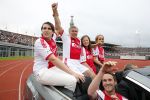 Amsterdam 3 juli 2013
Sjaak Swart 75 jaar . Hij viert dat met een wedstrijd met oud ajax spelers in het Olympisch stadion. Sjaak Swart met zijn kleinkinderen
Peter Smulders bv